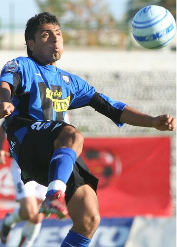 El zaguero de la Roja nació en Huachipato y brilló en Colo Colo. Sin embargo, en su retorno al país fichó en Universidad de Chile.