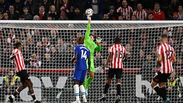 Soccer Football - Premier League - Brentford v Chelsea - Brentford Community Stadium, London, Britain - October 19, 2022 Chelsea's Kepa Arrizabalaga saves a shot on goal REUTERS/Tony Obrien EDITORIAL USE ONLY. No use with unauthorized audio, video, data, fixture lists, club/league logos or 'live' services. Online in-match use limited to 75 images, no video emulation. No use in betting, games or single club /league/player publications.  Please contact your account representative for further details.