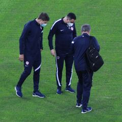 La particular visita de Lasarte al Nilton Santos: ¡midió la cancha!