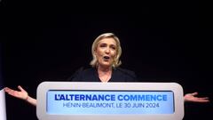 Marine Le Pen is celebrating this Sunday as her party won 34% of the vote. President Emmanuel Macron is calling for unity in the face of the extreme right.