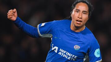 Mayra Ramírez anota su primer gol en Champions League con el Chelsea.