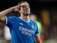 Carreras celebra tras marcar ante el Valencia.