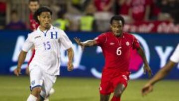 Juli&aacute;n de Guzm&aacute;n jugando con Canad&aacute;