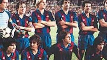 <b>EL BARÇA DE LOS 80. </b>Víctor, el tercero por abajo, y Schuster, inconfundible, arriba, en el Barça de principios de los 80 con Maradona.