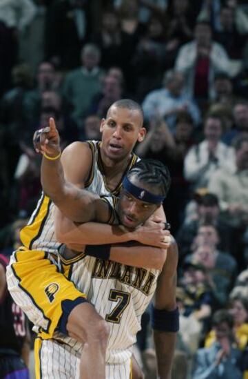 Con Jermaine O'Neal, compañero de batallas durante sus últimas 5 campañas en la NBA.