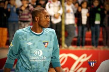 Alexander Domínguez: El portero es el titular de la selección ecuatoriana y una de las máximas figuras del continente.