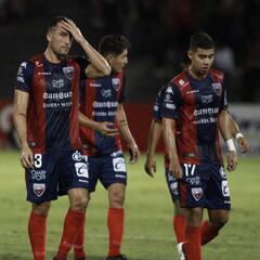 Técnico y jugador del Atlante salvan a hombre de morir ahogado