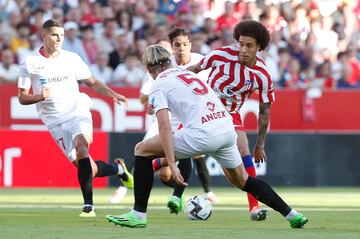 Witsel ante Dolberg. 
 