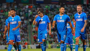 Jugadores de Cruz Azul después de la derrota ante Santos