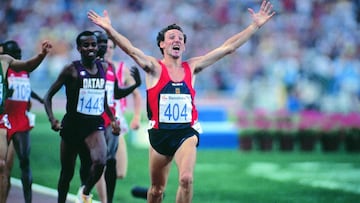 Ferm&iacute;n Cacho celebra su triunfo en la final de los 1.500 metros en los Juegos Ol&iacute;mpicos de Barcelona 92.