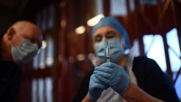 Nurse Christina McCavana prepares the vials of the Pfizer coronavirus disease (COVID-19) vaccine for use at a pop-up vaccination clinic in the Central Fire Station in Belfast, Northern Ireland, December 4, 2021. REUTERS/Clodagh Kilcoyne