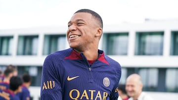 Mbappé, en el primer entrenamiento del PSG tras ser apartado por el club.