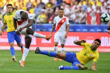 Luis Advincula y Casemiro 