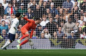 Son marca el primer tanto del partido.