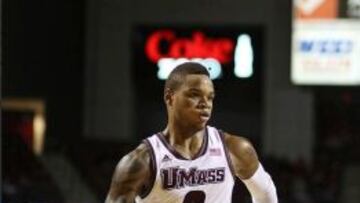 Derrick Gordon, durante un partido con la Universidad de Massachusetts.