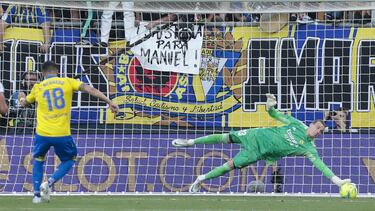 Negredo falla el penalti.