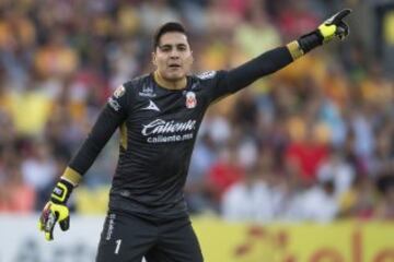 El portero de Monarcas, no se ha perdido ni un sólo minuto de lo que va del Apertura 2016. No ha podido evitar los 26 goles en contra que tine su equipo en el certamen.