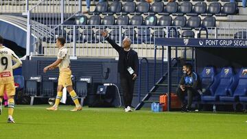 Pellicer, dando instrucciones durante el Málaga - Espanyol.
