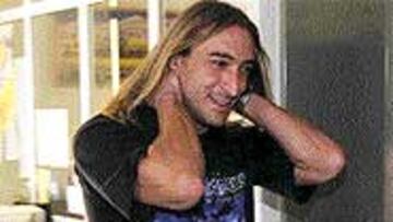 El lateral alicantino ya ha llegado a un acuerdo para volver a vestir la camiseta amarilla las dos próximas temporadas.