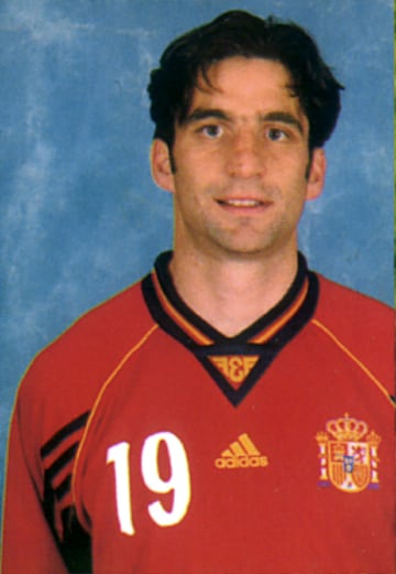 Nacido en Santa Fe, Argentina, fue seleccionado para jugar la Eurocopa de 1996 y el Mundial de 1998 con la Selección de fútbol de España. Marcando 8 goles en 22 partidos.