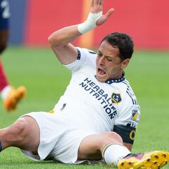 ‘Chicharito’ Hernández se retiró lesionado con LA Galaxy; informó que es un tema de rodilla