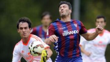 Eibar y el Osasuna empatan en un partido benéfico en Azkoitia