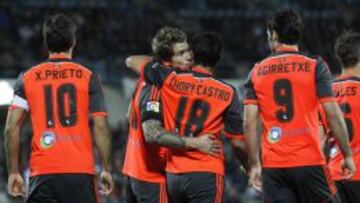 Los jugadores de la Real Sociedad celebran el gol en Getafe.