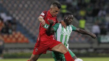 Felipe Ávila y Deiver Machado en el partido entre Nacional y Patriotas por la Liga Águila II-2018