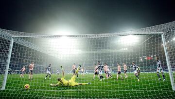 Sheffield United's English goalkeeper Aaron Ramsdale (C) dives in vain as the ball goes past him as West Bromwich Albion's English midfielder Conor Gallagher scores the opening goal during the English Premier League football match between West B