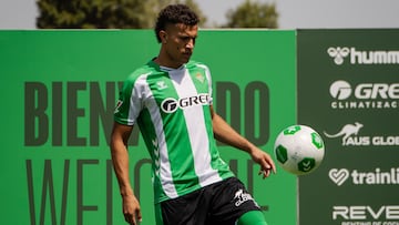 Firma, palabras y talento por parte del colombiano.