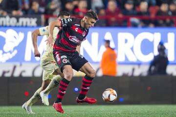 El defensor argentino, además de ser sólido en la zona baja de los Xolos es un zaguero que sabe salir jugando ya que es líder en despejes manteniendo la posesión con 88.