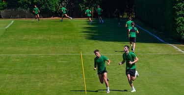 Mikel Martija busca lateral izquierdo y mediapunta