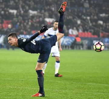 Julian Draxler of Paris St Germain in action