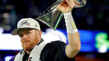 Football - NFL - Super Bowl LX - New England Patriots v Seattle Seahawks - Levi's Stadium, Santa Clara, California, United States - February 8, 2026 Seattle Seahawks' Sam Darnold celebrates with the Vince Lombardi Trophy after winning Super Bowl LX REUTERS/Mike Blake TPX IMAGES OF THE DAY
