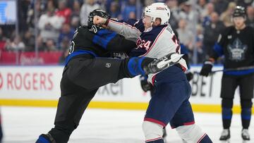 Impactante pelea a combos en medio de un partido de hockey: pudo terminar aún peor