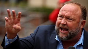 FILE PHOTO: Infowars founder Alex Jones speaks to the media after appearing at his Sandy Hook defamation trial at Connecticut Superior Court in Waterbury, Connecticut, U.S., October 4, 2022. REUTERS/Mike Segar/File Photo