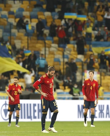 1-0. Sergio Ramos desolado tras el primer gol de Viktor Tsygankov.