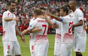 Los jugadores celebran el 1-0 de Krohn-Dehli.