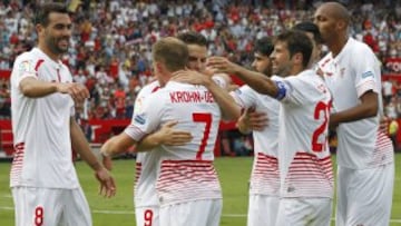 Los jugadores celebran el 1-0 de Krohn-Dehli.