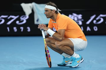 Rafa Nadal ha perdido en el Abierto de Australia contra el estadounidense McDonald tras sentir dolores en su cadera que no le han dejado continuar con normalidad.