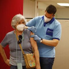 Paso de gigante de Andalucía y récord de Cataluña con la vacuna