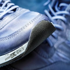 Un jubilado dona unas zapatillas y olvida dentro sus ahorros de toda la vida: “Lo único que quiero es que caigan en buenas manos”