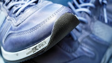 Un jubilado dona unas zapatillas y olvida dentro sus ahorros de toda la vida: “Lo único que quiero es que caigan en buenas manos”