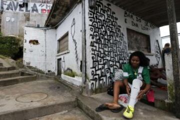 La Copa del Pueblo, se celebra entre los barrios pobres, en la barriada de Santa Marta, en Río de Janeiro. Cerca de 10 barrios pobres participaron en el evento deportivo organizado por la República Popular de Comité para la Copa Mundial y los Juegos Olímpicos, una colección de los activistas de la sociedad civil y los movimientos obreros, para protestar contra los efectos de la especulación inmobiliaria causada por el flujo de capital que acompaña a la Copa Mundial 2014 y Juegos Olímpicos de 2016.