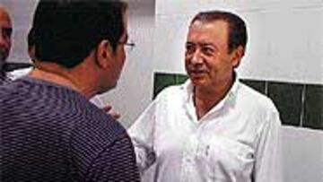 <b>UN PASEO</B>. Sánchez será ratificado hoy como presidente.