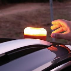 La baliza V16 ya es obligatoria: homologada por la DGT y conectada, esta es la más vendida en Amazon