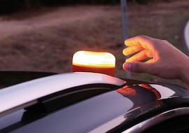 La baliza V16 ya es obligatoria: homologada por la DGT y conectada, esta es la más vendida en Amazon