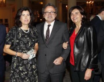 Premios AS 2014. Victoria Montiel, consejera de As, con Manuel Polanco, vicepresidente de PRISA, y Charo Montiel, directora general de Semana.