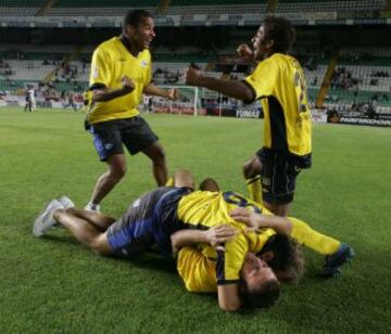 El 12 de junio de 2005, el Alavés ganó al Elche por 1-2 en la jornada 41 de Segunda División. El conjunto vitoriano volvía a la máxima categoría dos temporadas después de bajar a Segunda. 