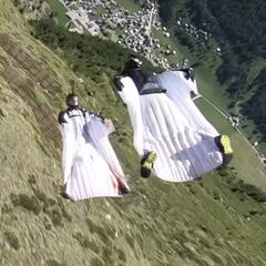 Siguiente nivel: vuela de espaldas al suelo siguiendo las indicaciones de su compañero